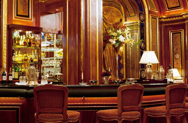 Bar in Ritz Casino in London